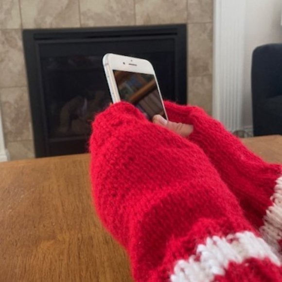 Red and White Fingerless Mittens - Picture 3 of 3